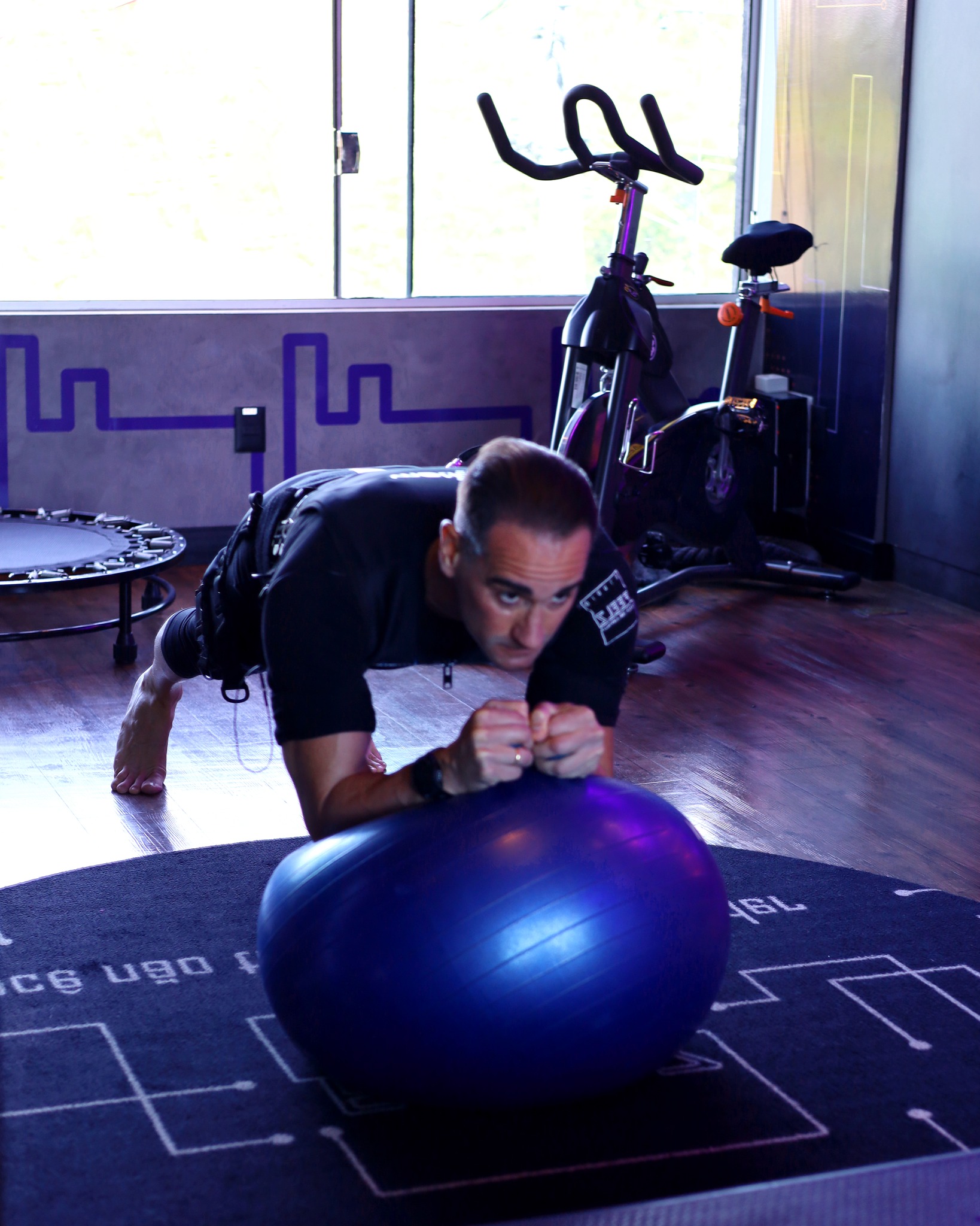 Treino com equipamento de eletroestimulação Feelz